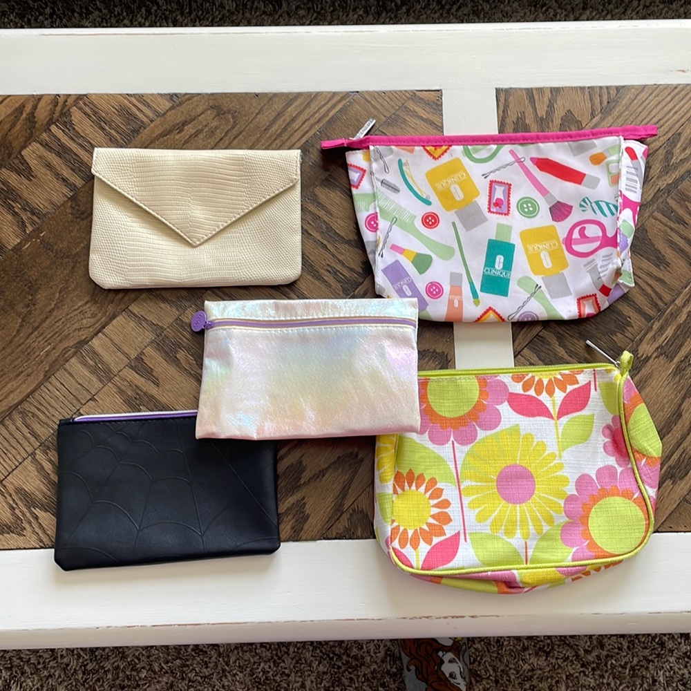 Lot of five make up bags!